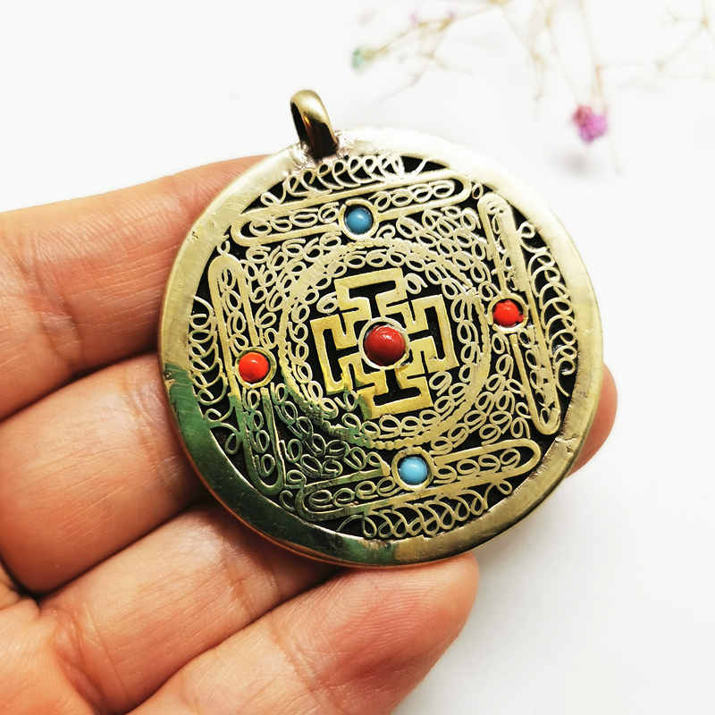 Amulet z tibetskimi mantrami O – Ethnic Fashion Com recenzja i cena
